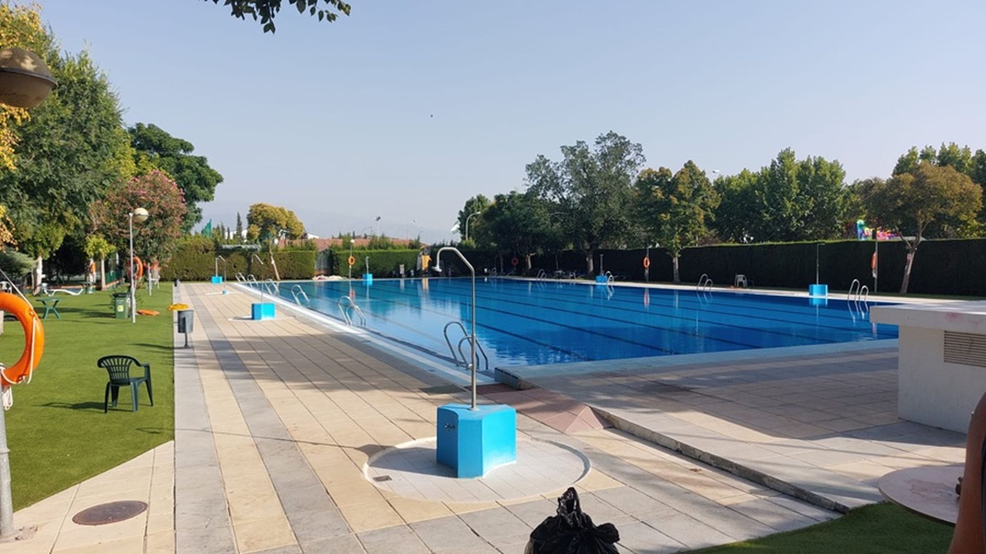 Muere un hombre de 30 años en la piscina municipal de Albolote, en Granada: las primeras investigaciones descartan un ahogamiento