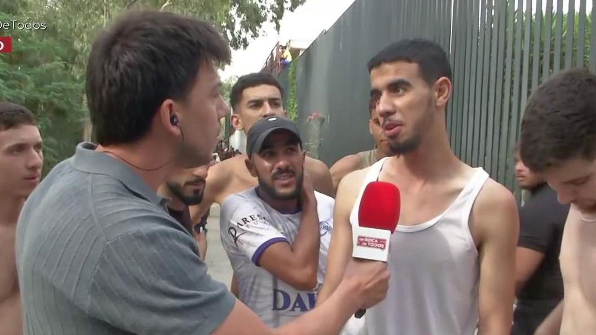 Noche de máxima tensión: cientos de personas llegan a nado a Ceuta desde Marruecos