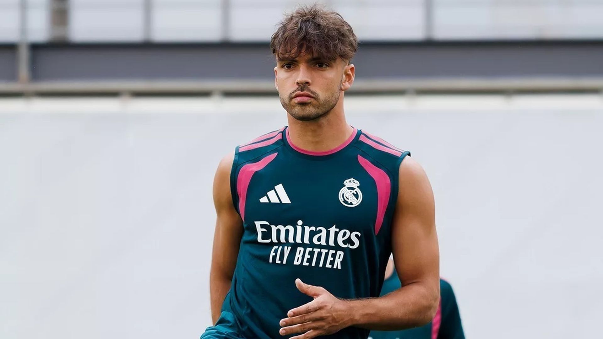 Raúl Asencio en un entrenamiento del Real Madrid Raúl Asencio en un entrenamiento del Real Madrid