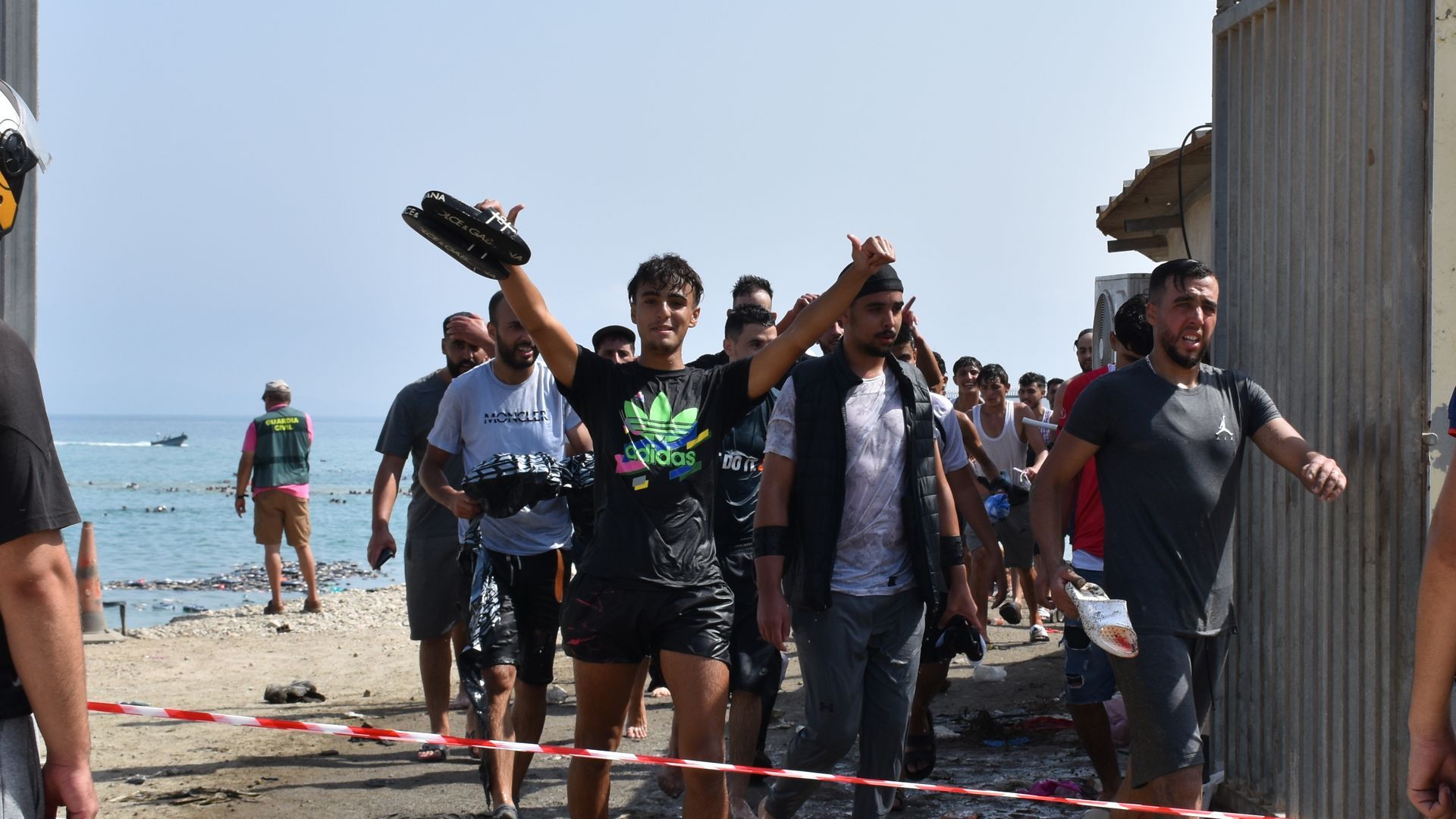 Última hora de la entrada a nado de miles de migrantes a Ceuta: Sánchez viajará este viernes a la ciudad autónoma ante la crítica situación