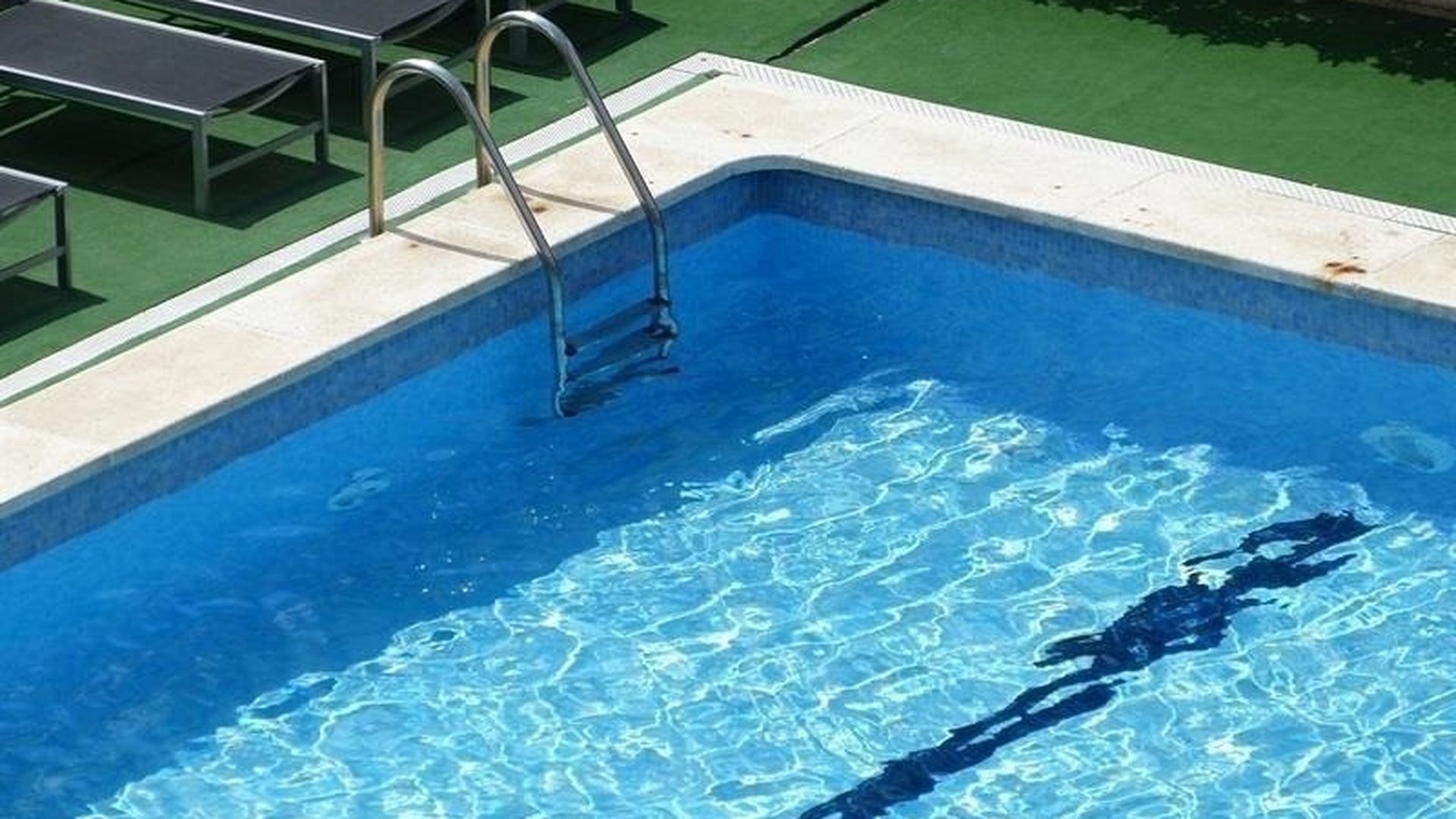 Una piscina vacía Una piscina vacía