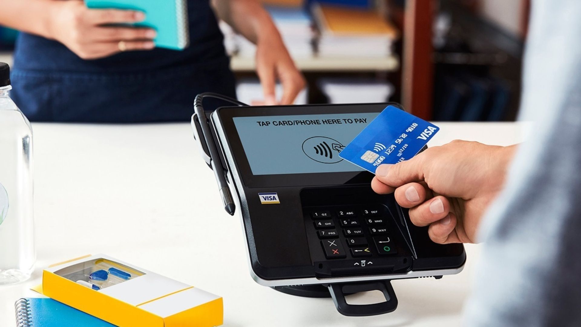 Visa considera el despido de hasta 2.600 trabajadores para acelerar la integración de la IA en la empresa: "Debemos seguir evolucionando nuestra forma de trabajar" Visa considera el despido de hasta 2.600 trabajadores para acelerar la integración de la IA en la empresa: "Debemos seguir evolucionando nuestra forma de trabajar"