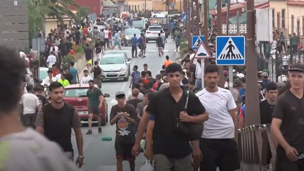 25.000 inmigrantes vuelven a Marruecos al ser imposible atenderlos y el resto deambula por Ceuta: "No tenemos comida"