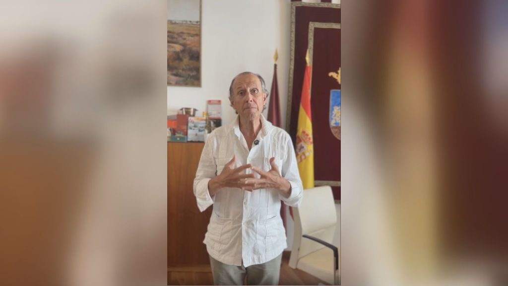 La indignación del alcalde de Chiclana de la Frontera tras las imágenes de un vecino arrojando basura fuera de los contenedores: "¡Así, no!"