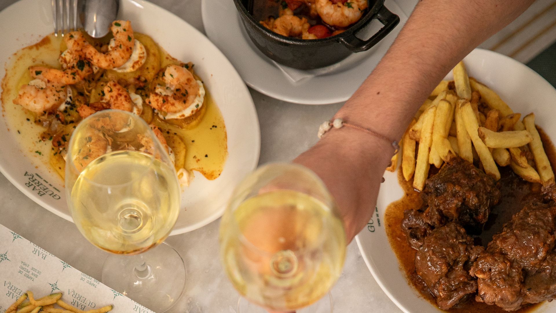 No solo de fritura vive Bar Guerra, también del mejor tapeo andaluz