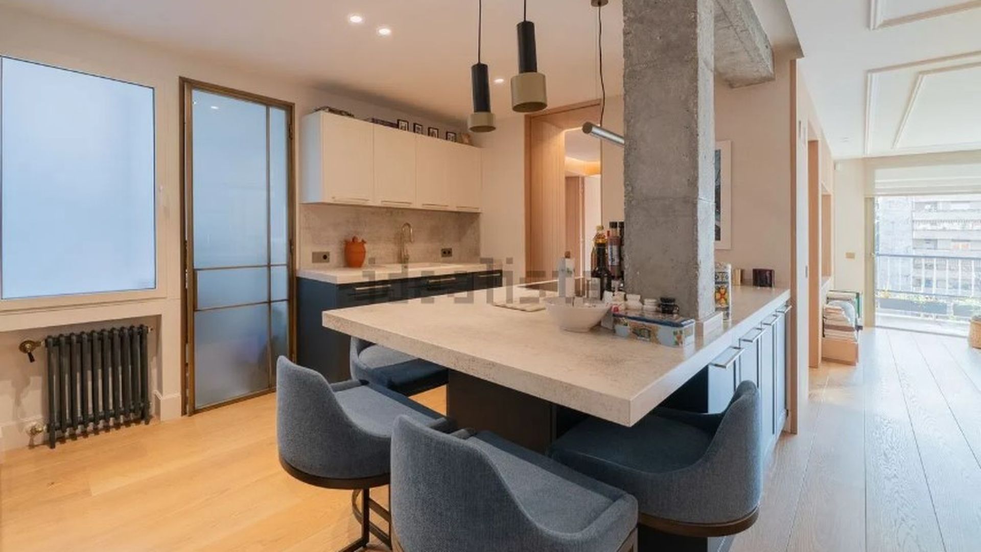 Cocina integrada en el piso que ha puesto a la venta González Amador