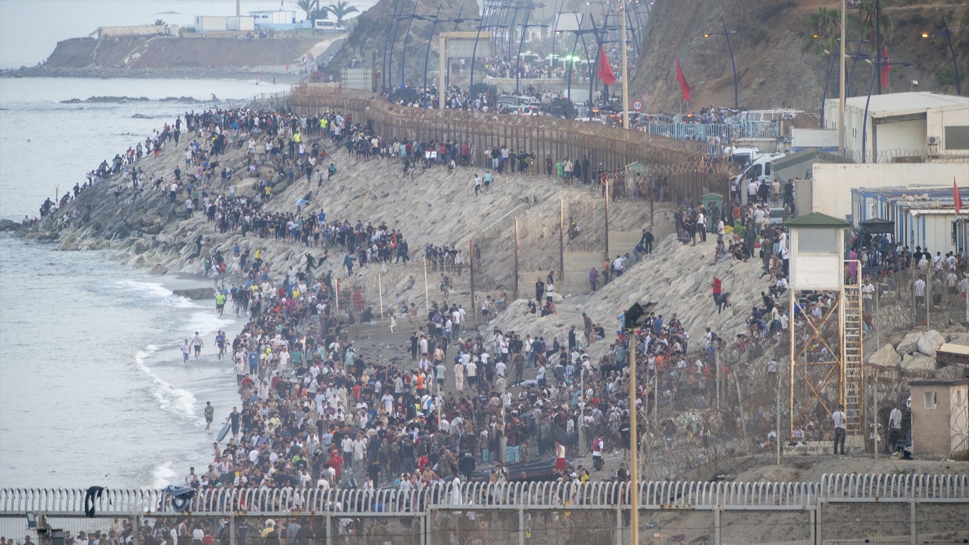 decenas-de-migrantes-intentan-traspasar-la-frontera-de-ceuta-16-9-aspect-ratio-default-0_da39