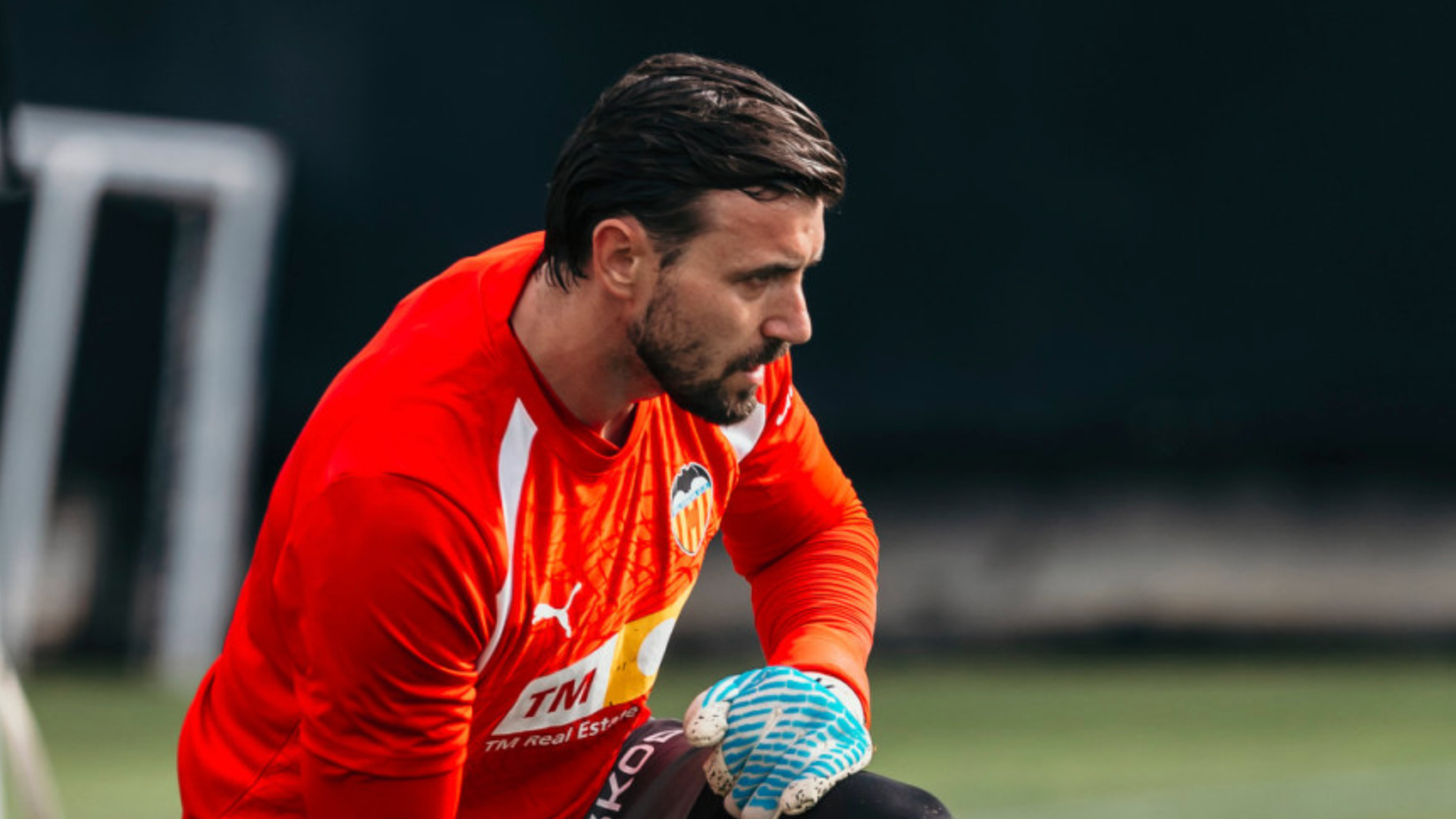 Dimitrievski entrenando en Paterna