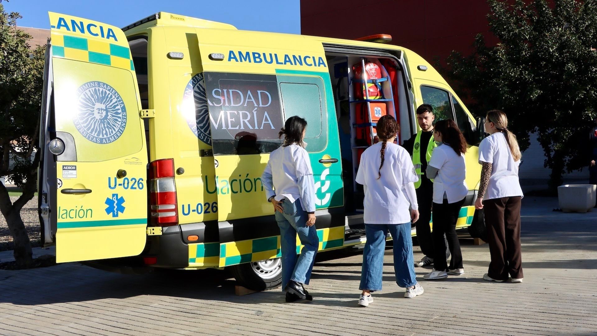 Dos heridos graves en Almería al estrellar su moto cuando huían de la Policía Nacional: en busca y captura por homicidio Dos heridos graves en Almería al estrellar su moto cuando huían de la Policía Nacional: en busca y captura por homicidio