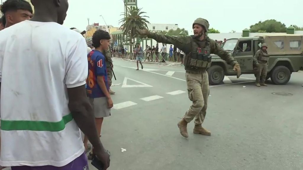 El Ejército trata de poner orden en el caos que vive Ceuta tras la entrada ilegal de más de 50.000 personas procedentes de Ceuta