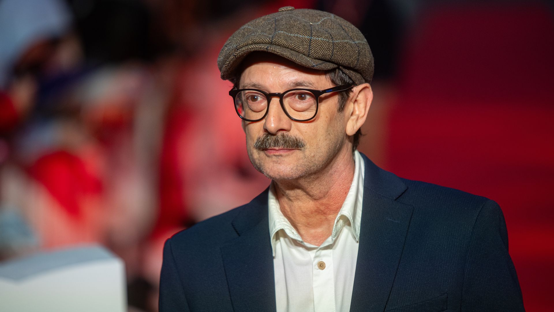 El mundo de la cultura despide con “inmensa tristeza” a Manolo Solo: de Álex de la Iglesia, Malena Alterio o Santiago Segura a Antonio Banderas El mundo de la cultura despide con “inmensa tristeza” a Manolo Solo: de Álex de la Iglesia, Malena Alterio o Santiago Segura a Antonio Banderas