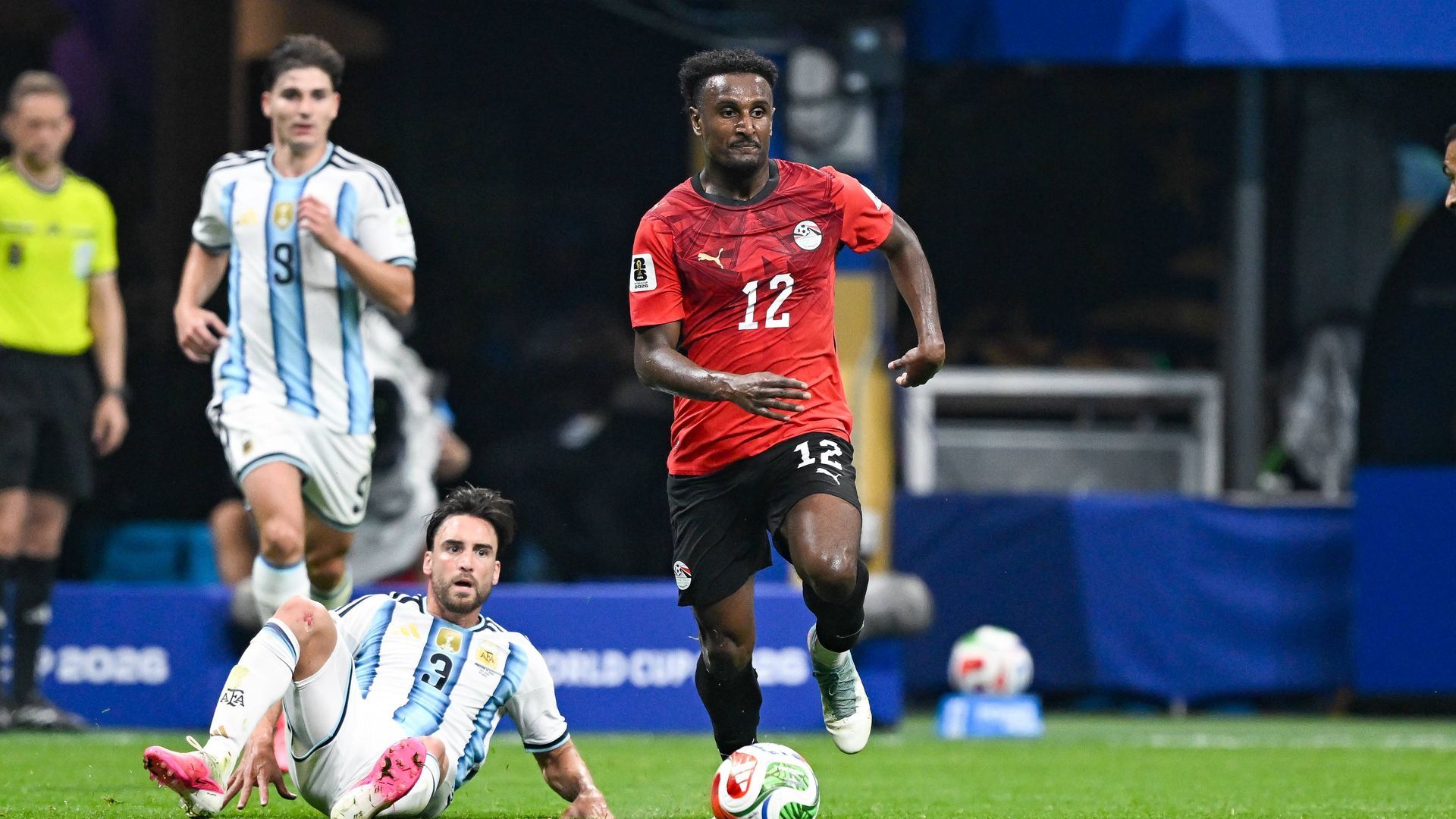 Hassan se marcha de Tagliafico en el Argentina-Egipto del Mundial Hassan se marcha de Tagliafico en el Argentina-Egipto del Mundial