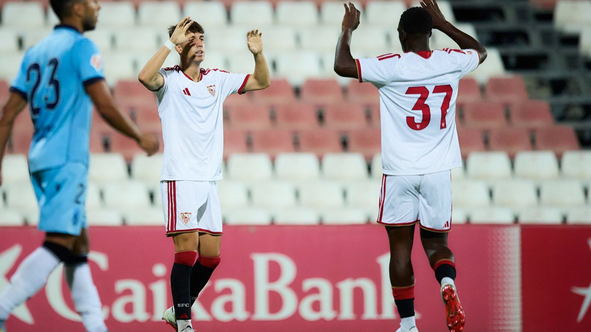 Miguel Sierra celebra su gol en el Sevilla - Ceuta Miguel Sierra celebra su gol en el Sevilla - Ceuta