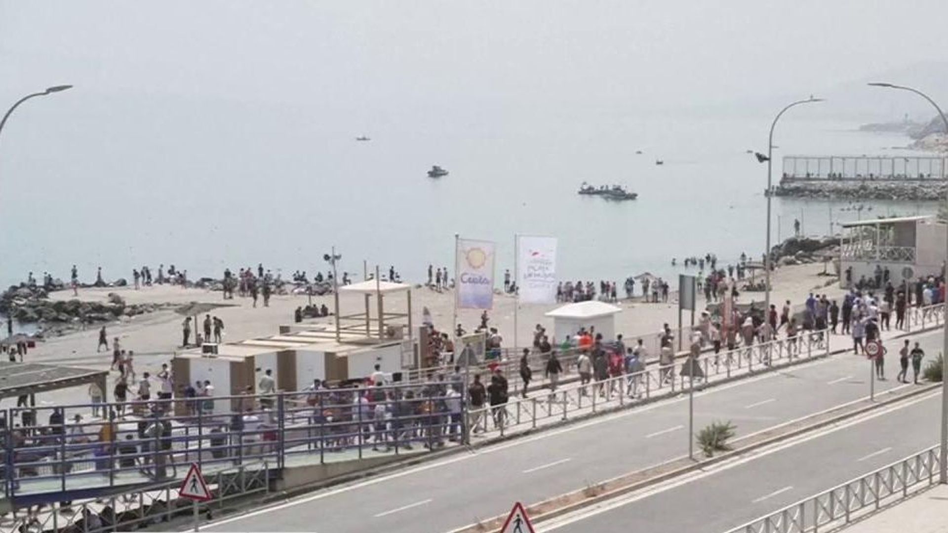 Miles de jóvenes marroquíes deambulan por Ceuta mientras crecen la tensión