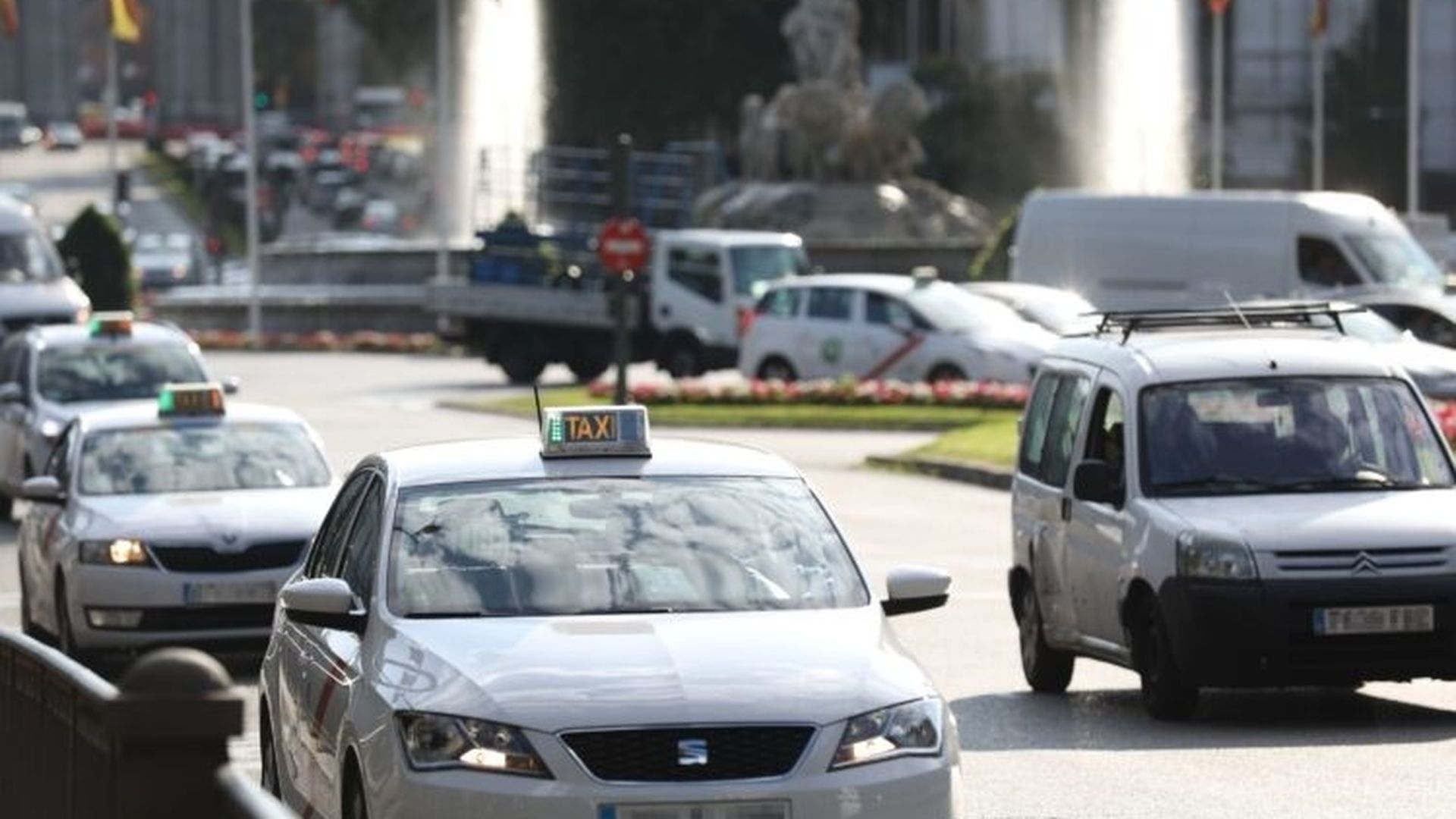 Taxis circulando por Madrid Taxis circulando por Madrid