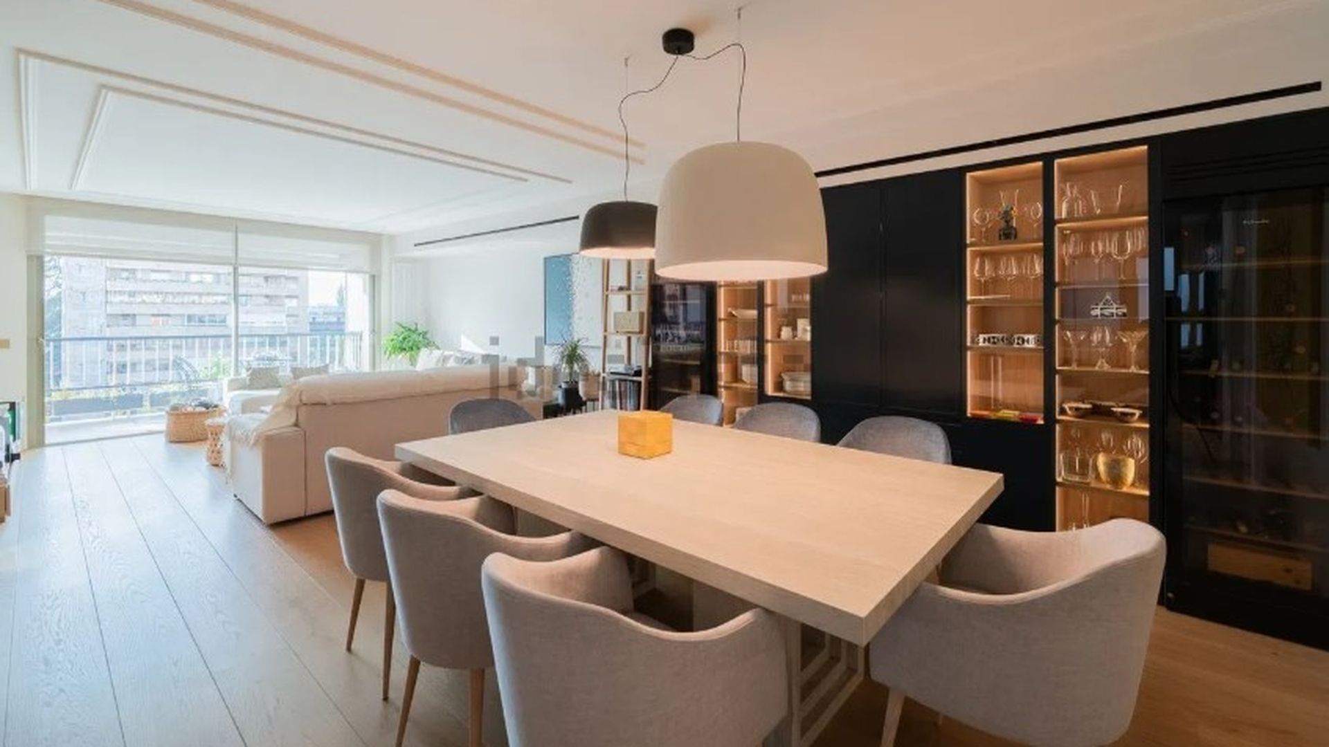 Zona salon comedor del piso que vende González Amador