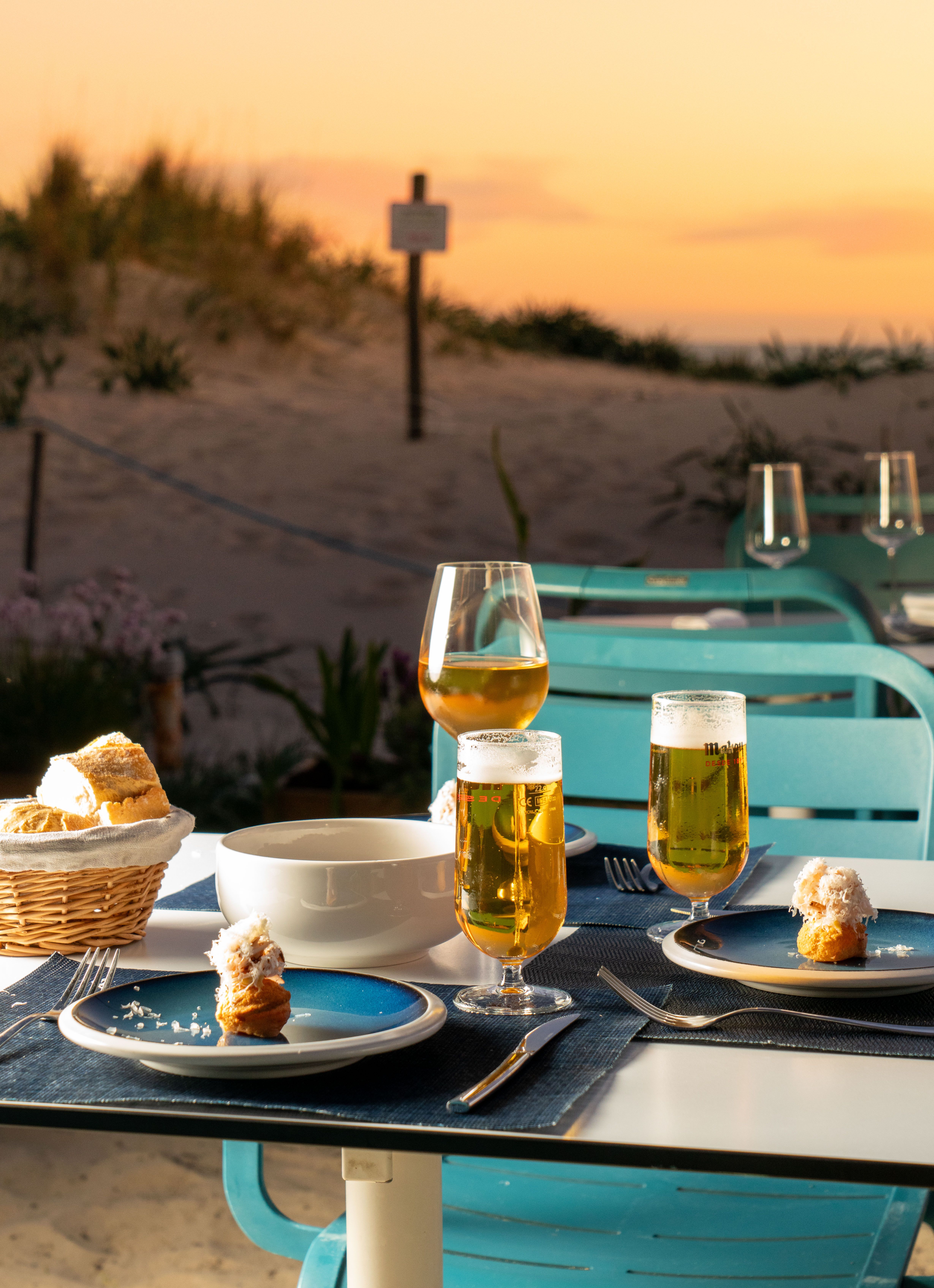 Cerveza fría en primera línea de playa