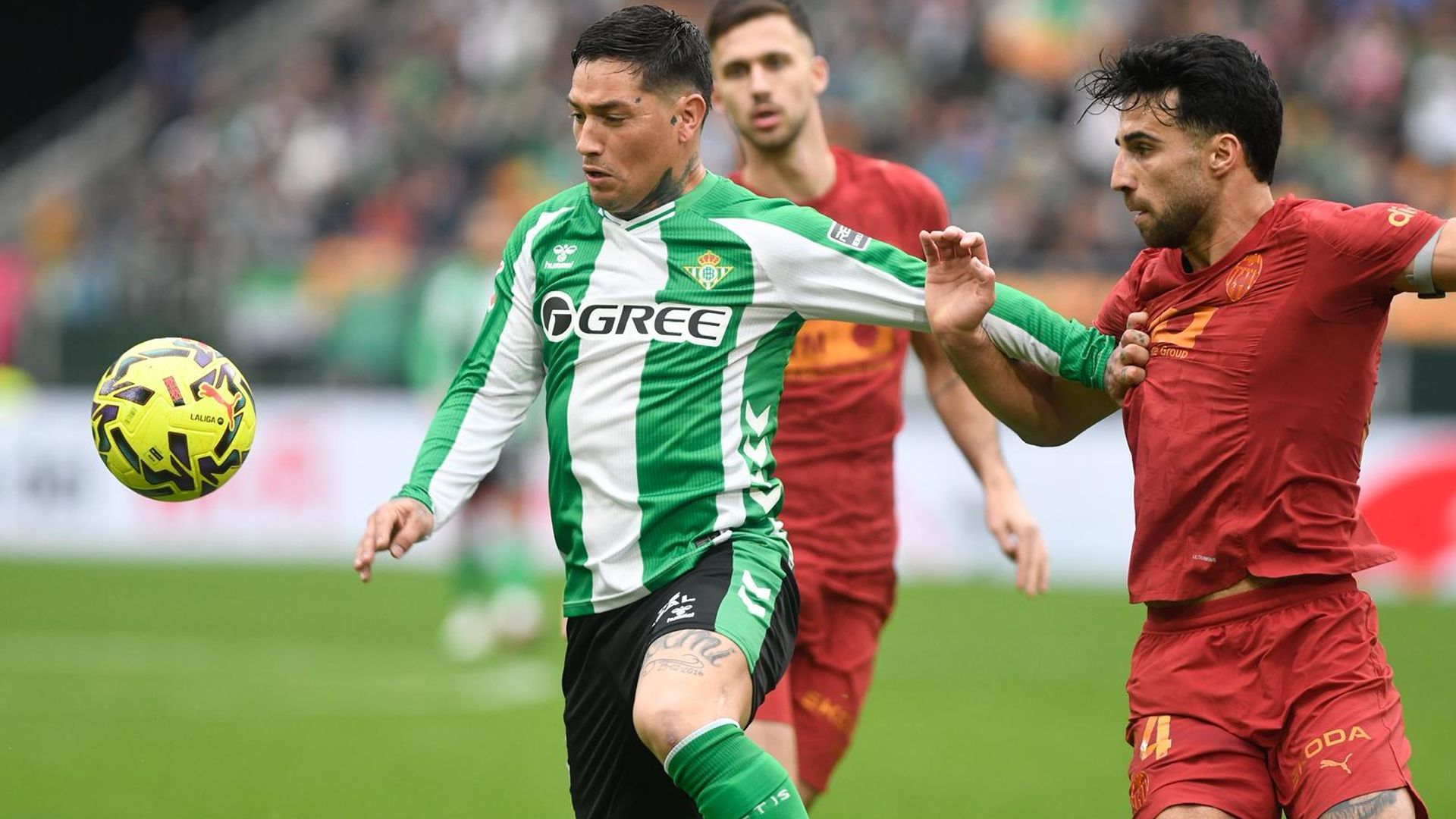 Chimy Ávila, ante el Valencia.