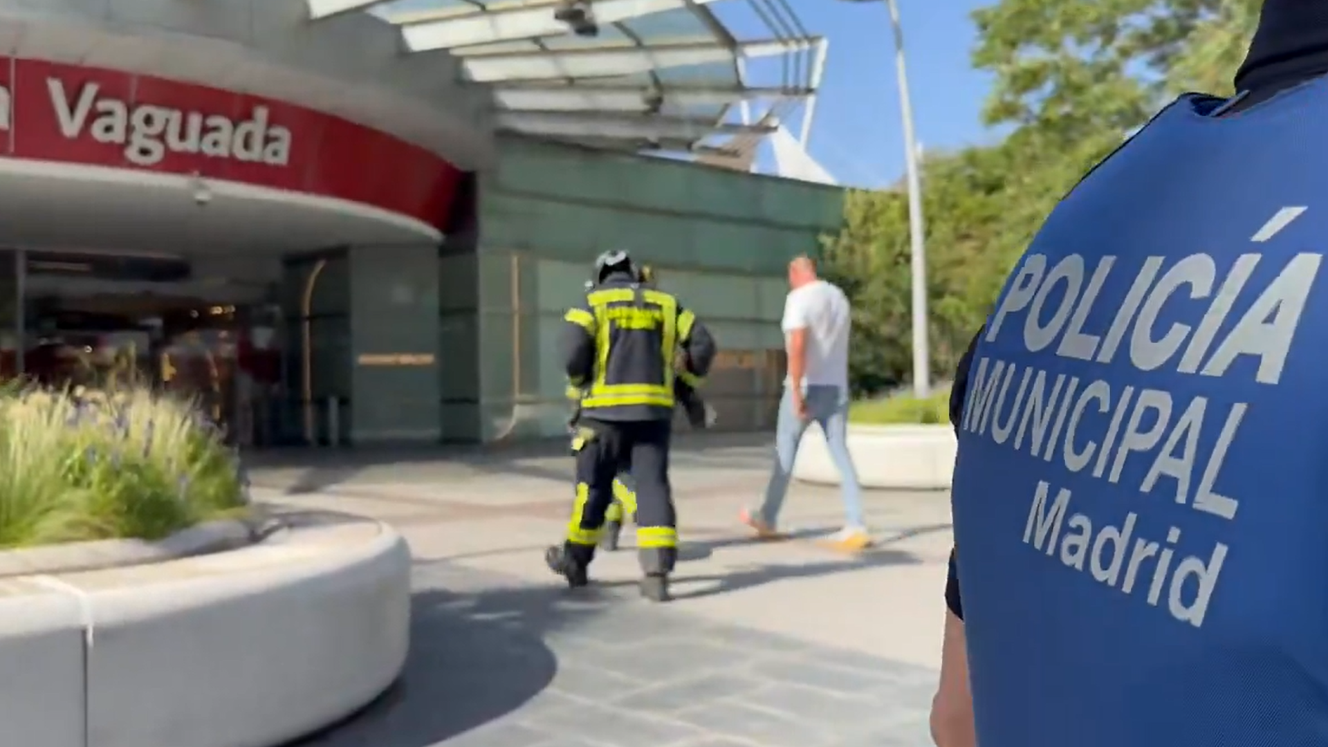 Desalojado el centro comercial La Vaguada por un incendio que deja un vigilante con intoxicación leve por humo
