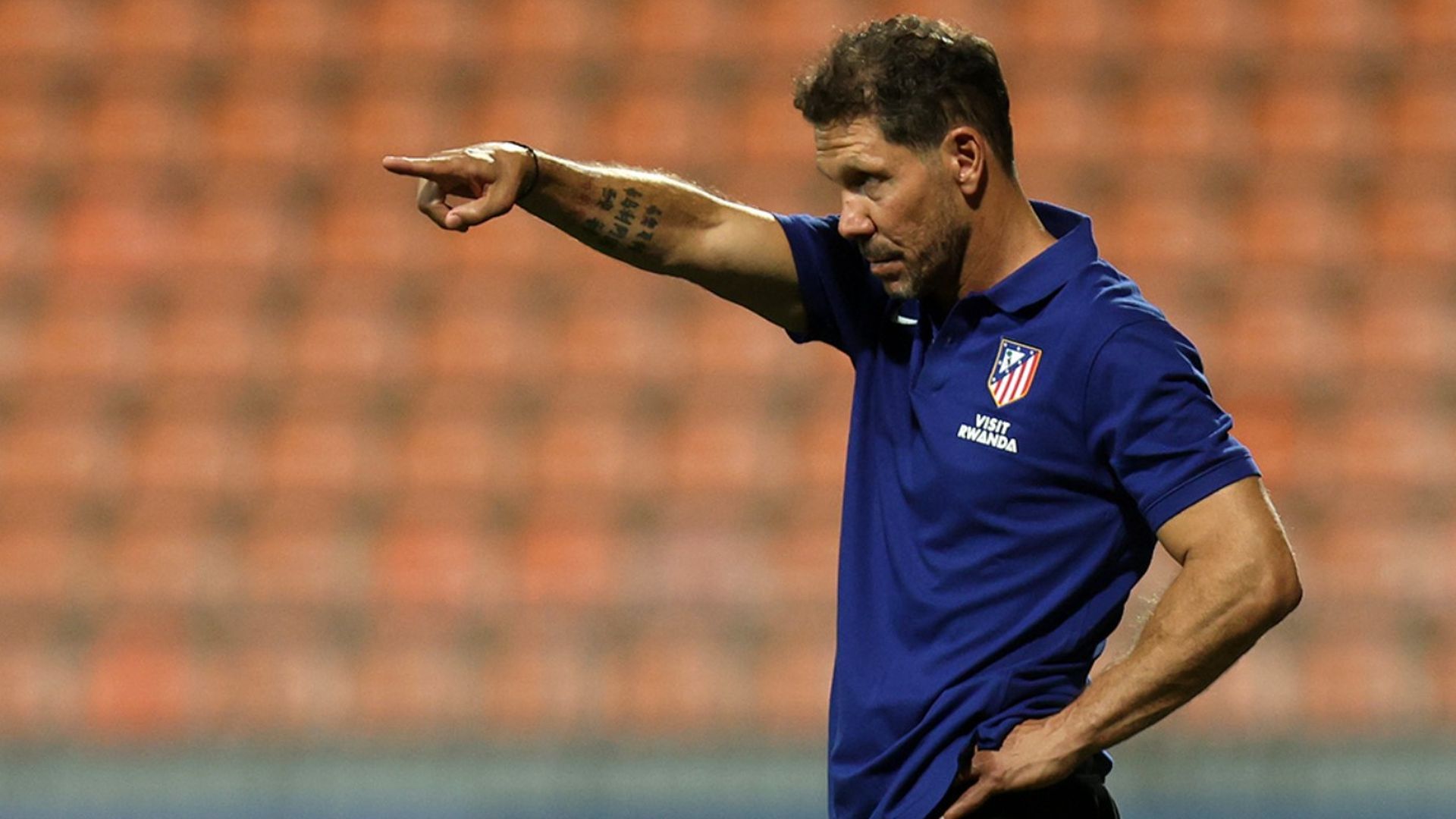 Diego Pablo Simeone da instrucciones en la pretemporada del Atleti