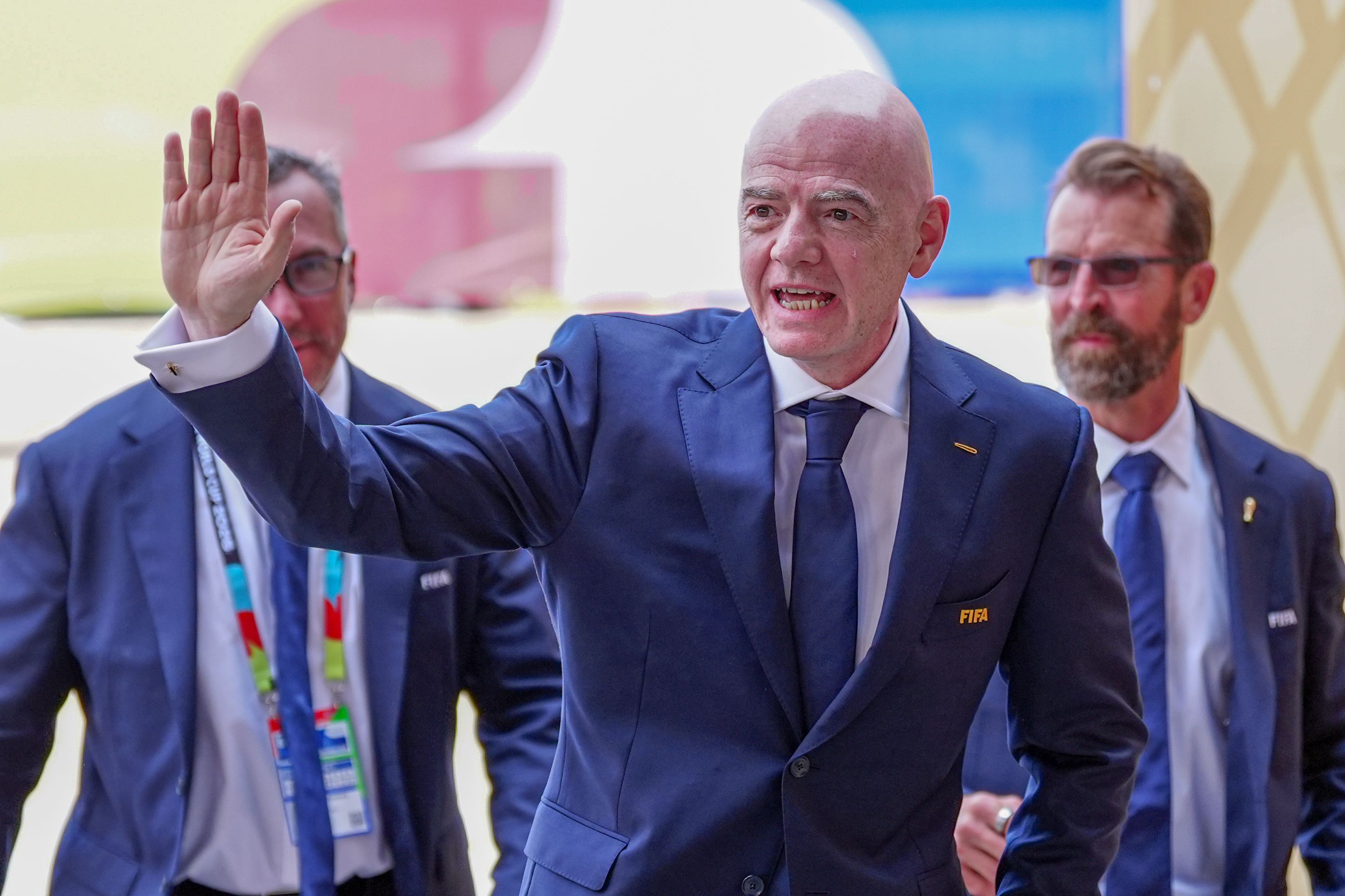 Gianni Infantino saludando en su llegada para ver la final del Mundial 2026