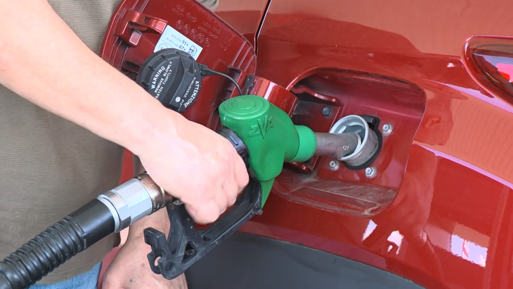 Llenar el depósito costará más en agosto: el precio de la gasolina y del diésel subirá más de seis céntimos por litro