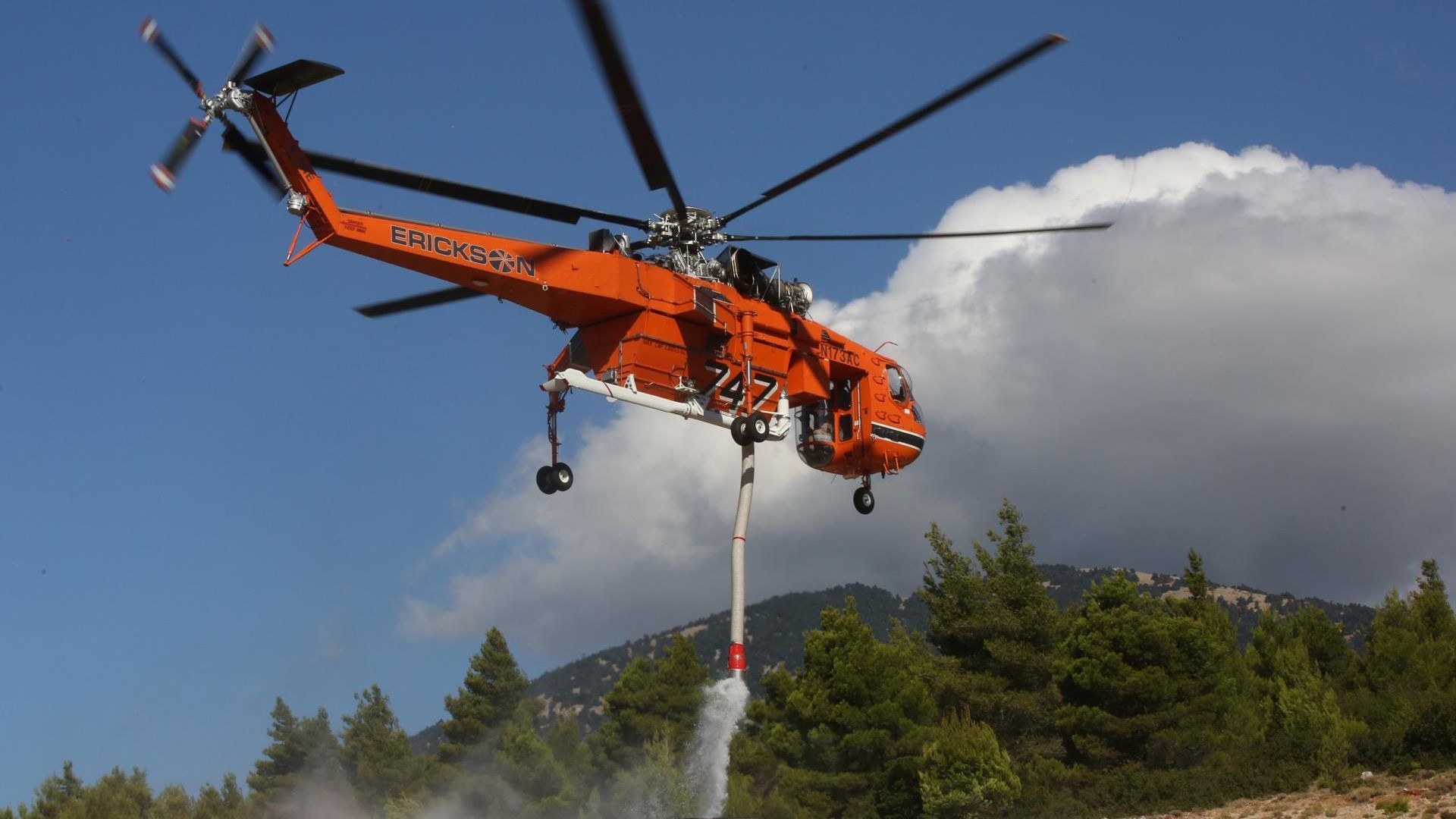 Dos muertos y dos heridos al chocar dos helicópteros antiincendios en Grecia: ambos participaban en la extinción de un fuego en Psatha Dos muertos y dos heridos al chocar dos helicópteros antiincendios en Grecia: ambos participaban en la extinción de un fuego en Psatha