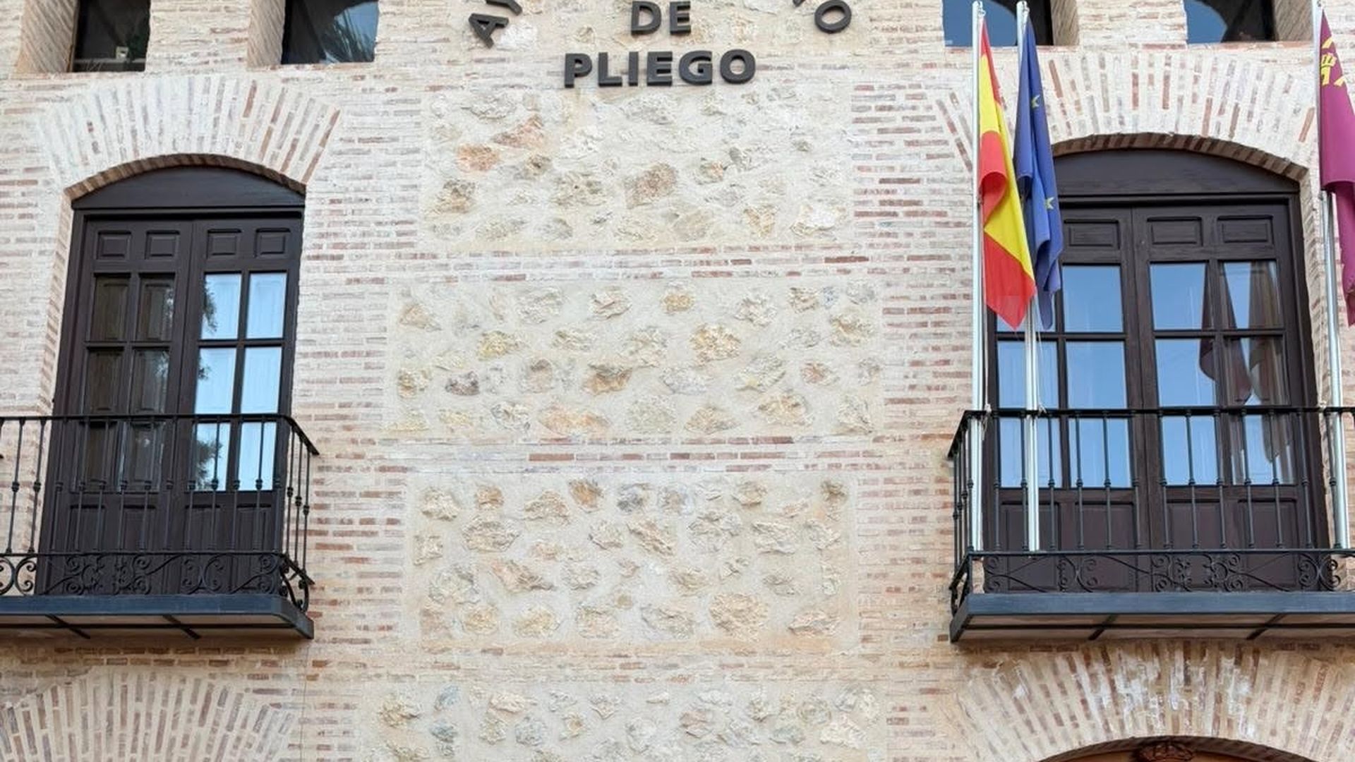 Fachada del Ayuntamiento de Pliego en Murcia Fachada del Ayuntamiento de Pliego en Murcia