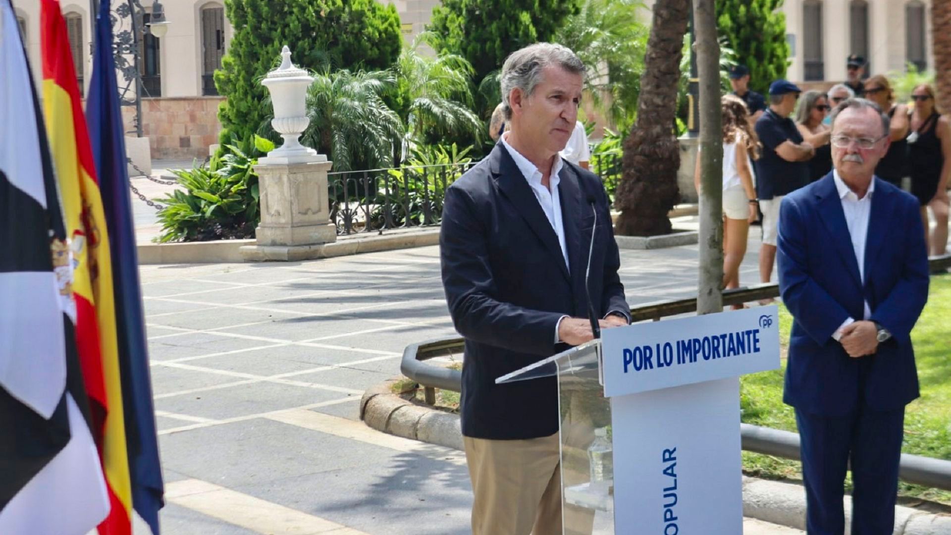 Feijóo niega que exista "la normalidad de la que habla el Gobierno" en Ceuta: "Basta con pisar la calle para comprobar" Feijóo niega que exista "la normalidad de la que habla el Gobierno" en Ceuta: "Basta con pisar la calle para comprobar"