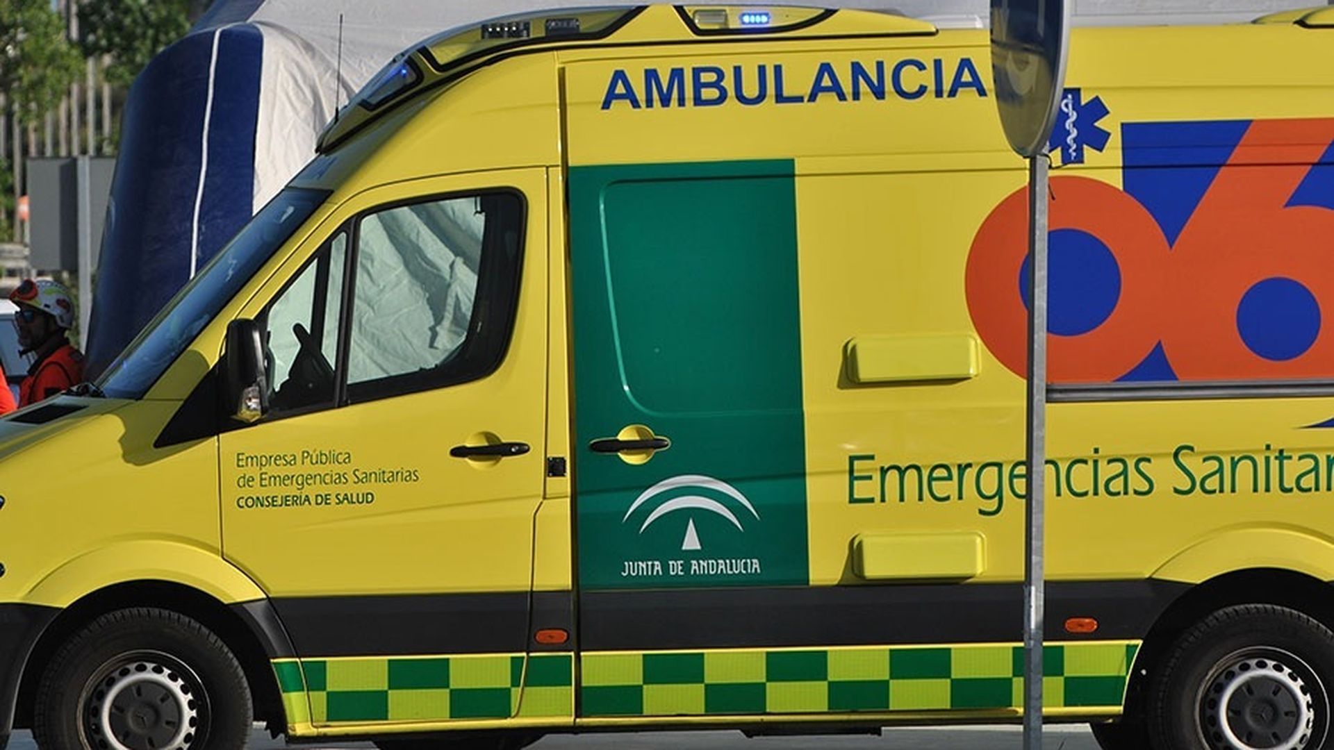 Heridas tres personas al desprenderse el falso techo de una discoteca en Torremolinos (Málaga) Heridas tres personas al desprenderse el falso techo de una discoteca en Torremolinos (Málaga)