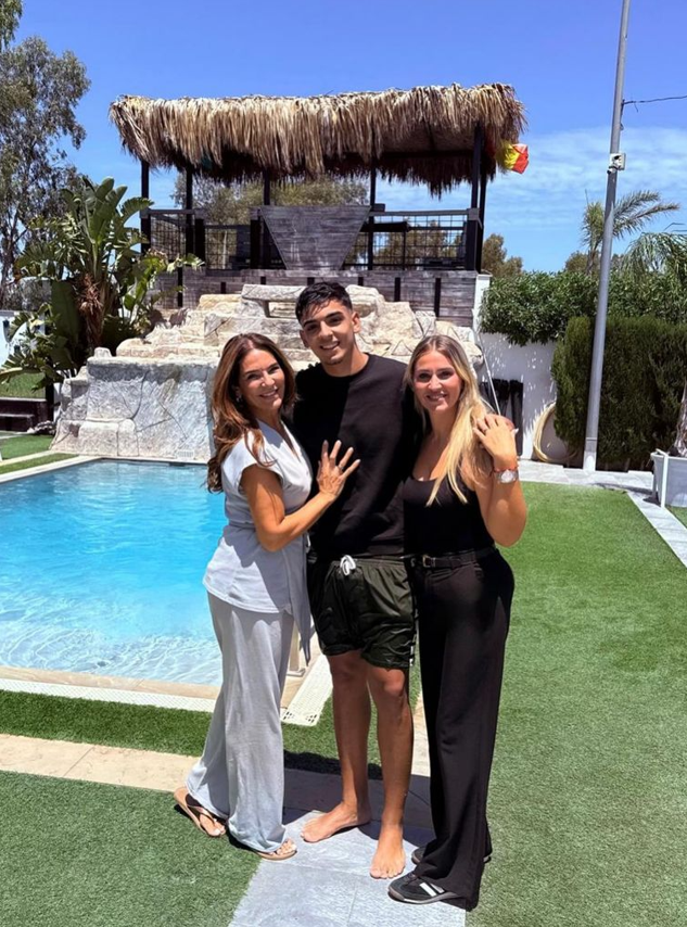 Raquel Bollo junto a su hijo Samuel