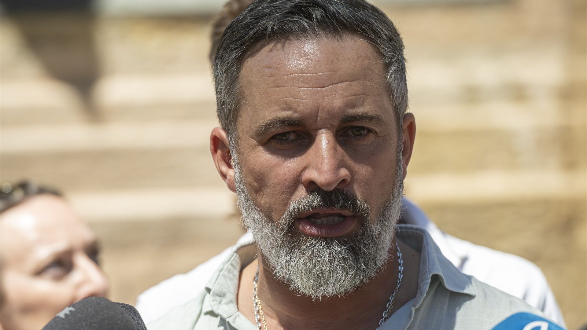 Santiago Abascal pide "militarizar permanentemente la frontera" de Ceuta: "Pedro Sánchez está sometido a Marruecos" Santiago Abascal pide "militarizar permanentemente la frontera" de Ceuta: "Pedro Sánchez está sometido a Marruecos"