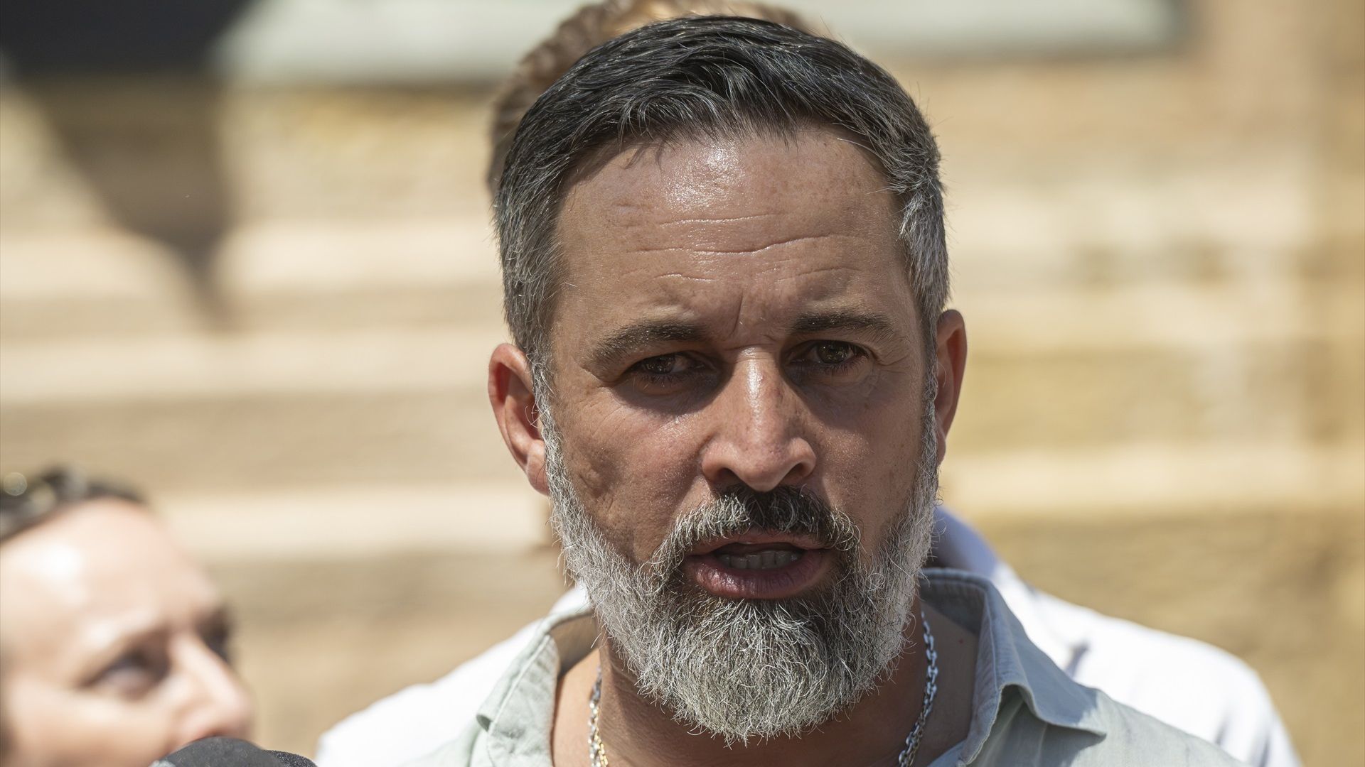 Santiago Abascal pide "militarizar permanentemente la frontera" de Ceuta: "Pedro Sánchez está sometido a Marruecos" Santiago Abascal pide "militarizar permanentemente la frontera" de Ceuta: "Pedro Sánchez está sometido a Marruecos"