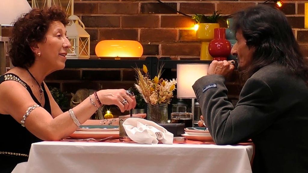 Inma pilla al Camarón de Alicante en una mentirijilla en 'First Dates': “¿No has dicho que no sabías leer?”