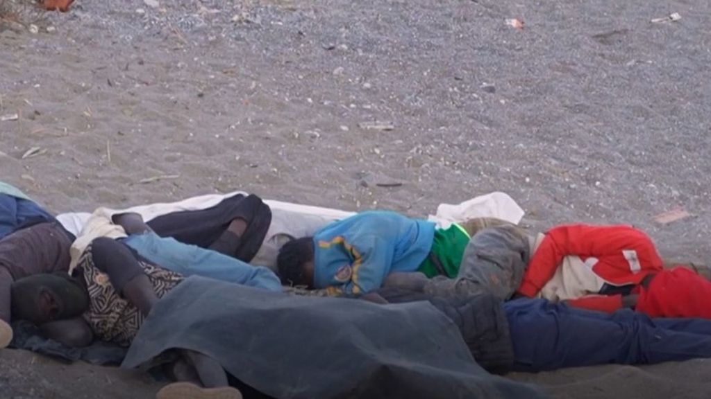 Desesperación entre los miles de jóvenes que siguen en Ceuta: "Estamos como cucarachas aquí"