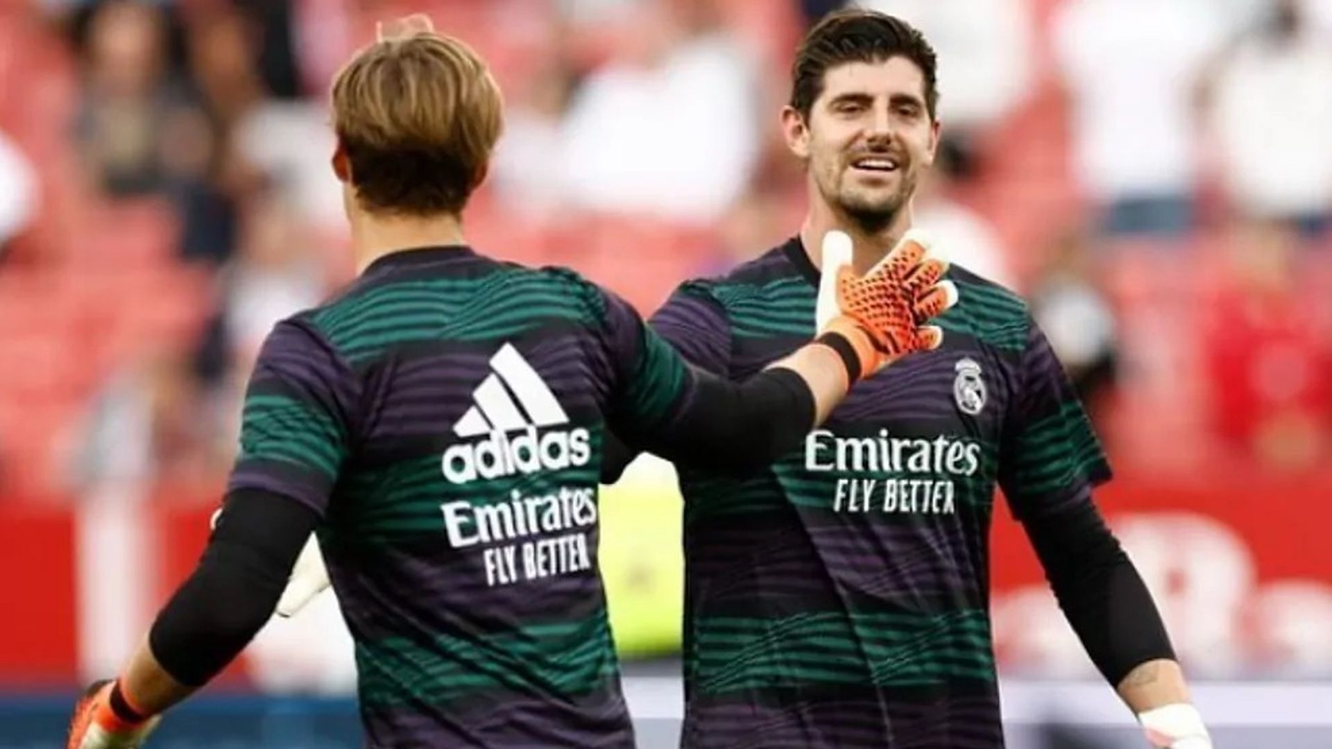 Fran González y Courtois, en un calentamiento