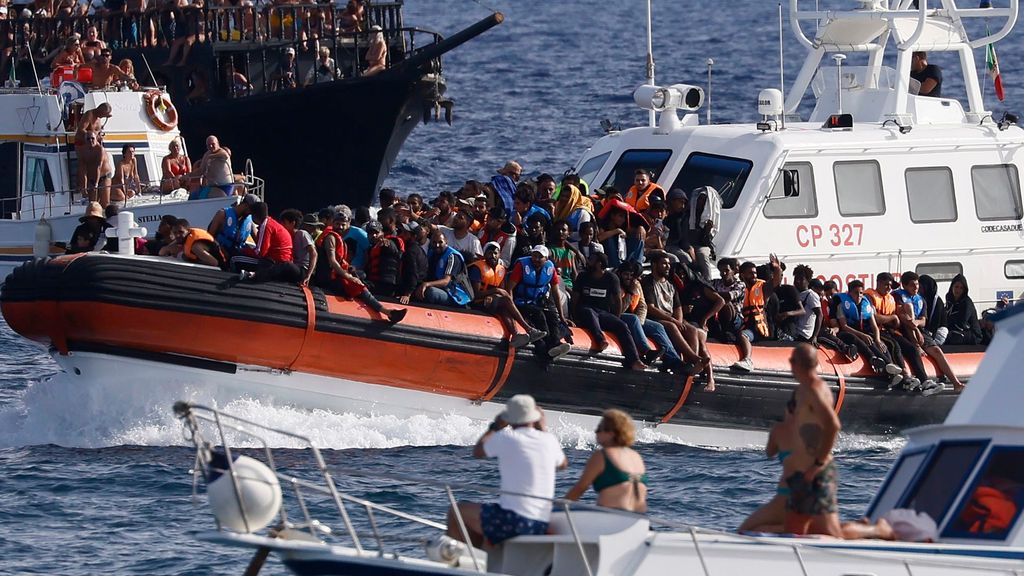 Giorgia Meloni culta que a su país llegan casi el doble de migrantes irregulares que a España y que devuelve solo la mitad que nosotros