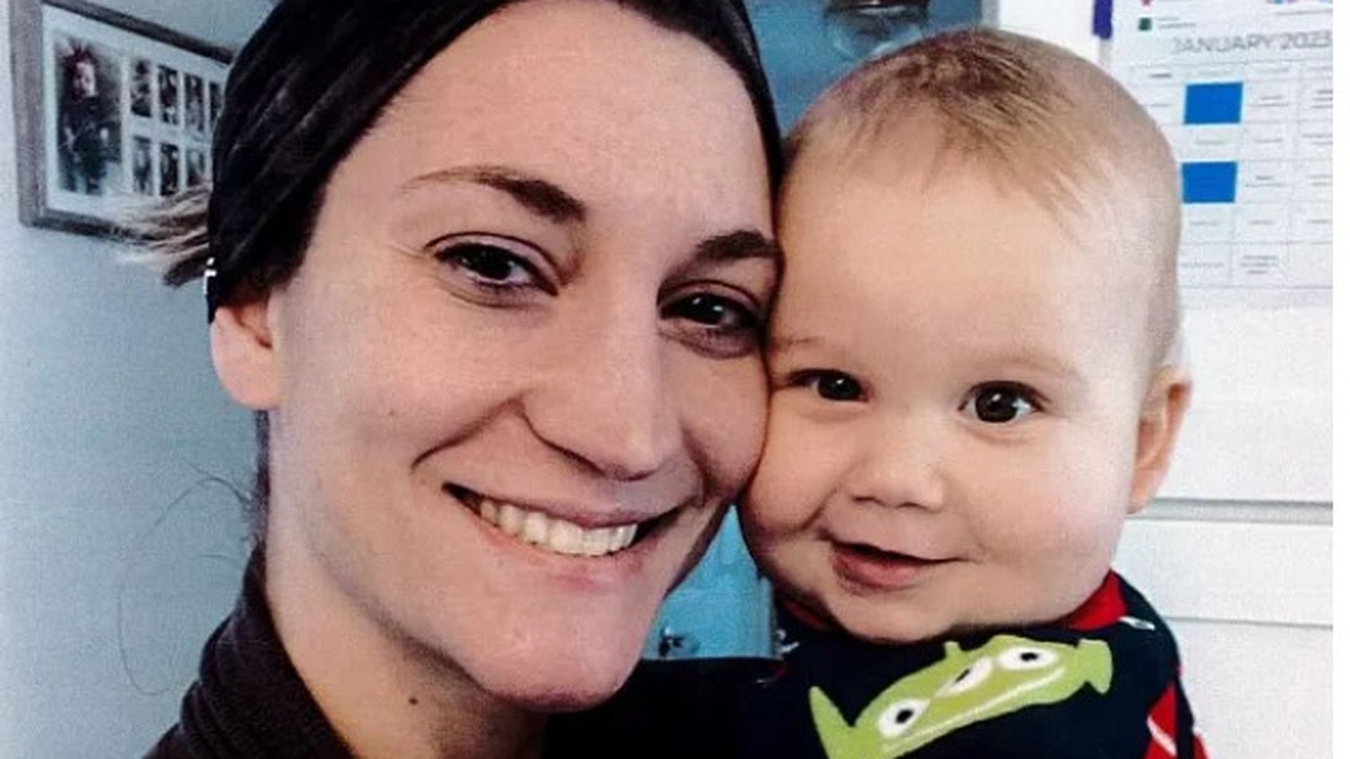 Lindsay y Callan Clancy, su bebé de ocho meses que sobrevivió tres días tras ser estrangulado por su madre Lindsay y Callan Clancy, su bebé de ocho meses que sobrevivió tres días tras ser estrangulado por su madre