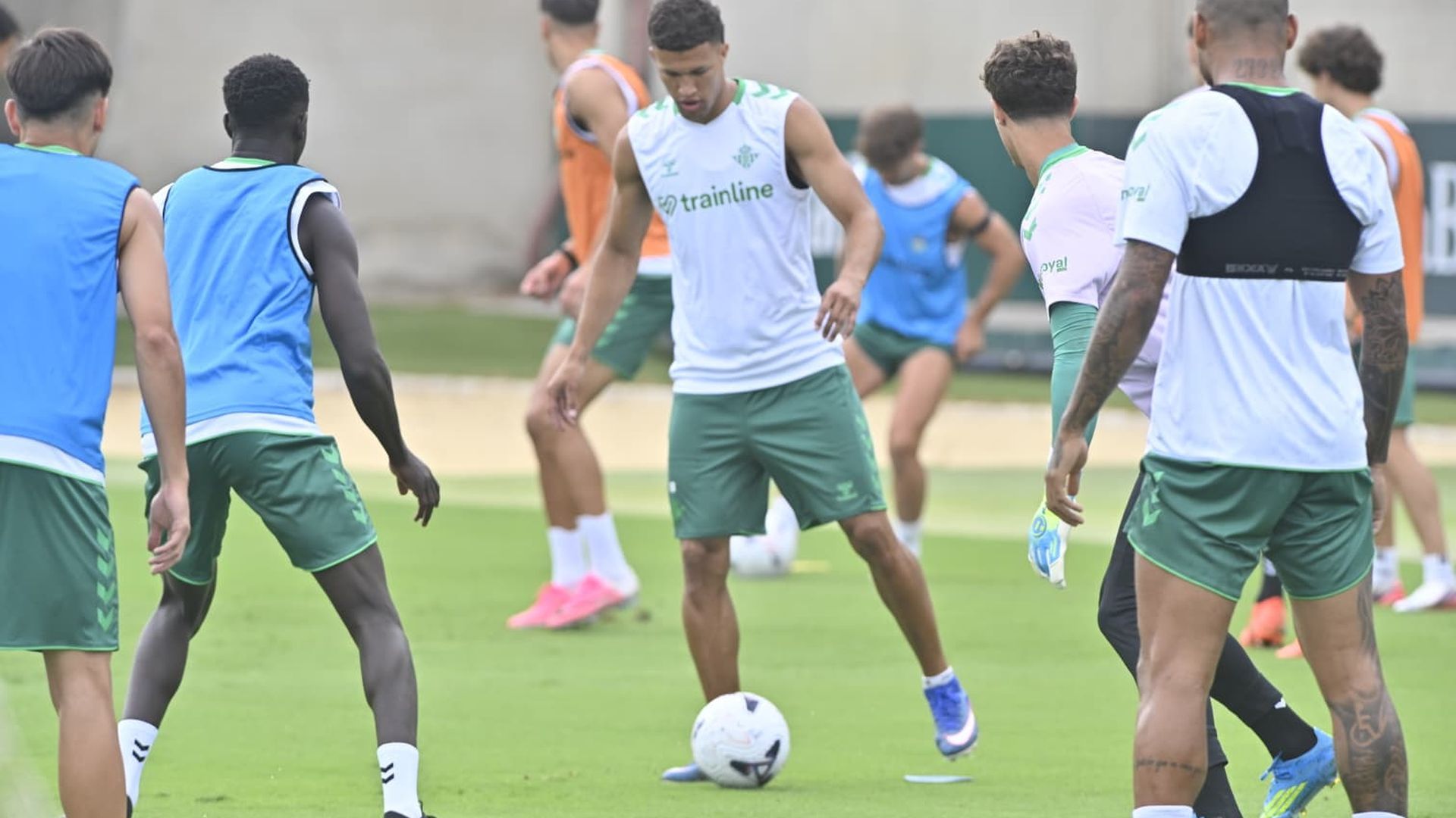 Nelson Deossa, en el entrenamiento del Betis