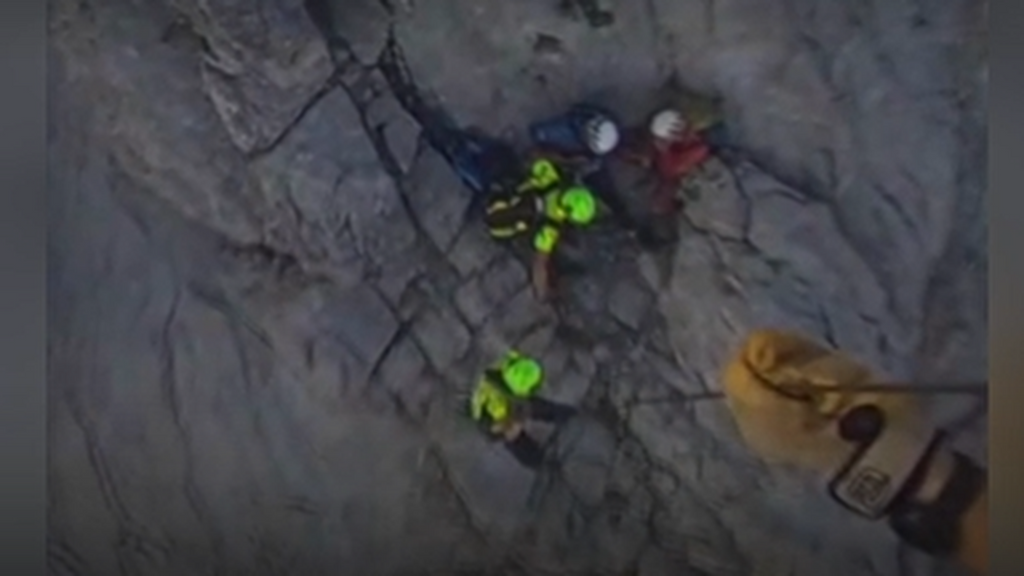 Rescatan a un montañero tras caer y golpearse en la cabeza durante una ruta por Picos de Europa
