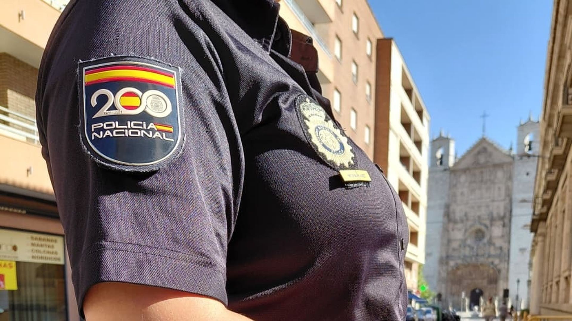 Roba la cartera a un operario de una obra y le pillan al gastarse 76 euros con la tarjeta en un estanco en Valladolid Roba la cartera a un operario de una obra y le pillan al gastarse 76 euros con la tarjeta en un estanco en Valladolid