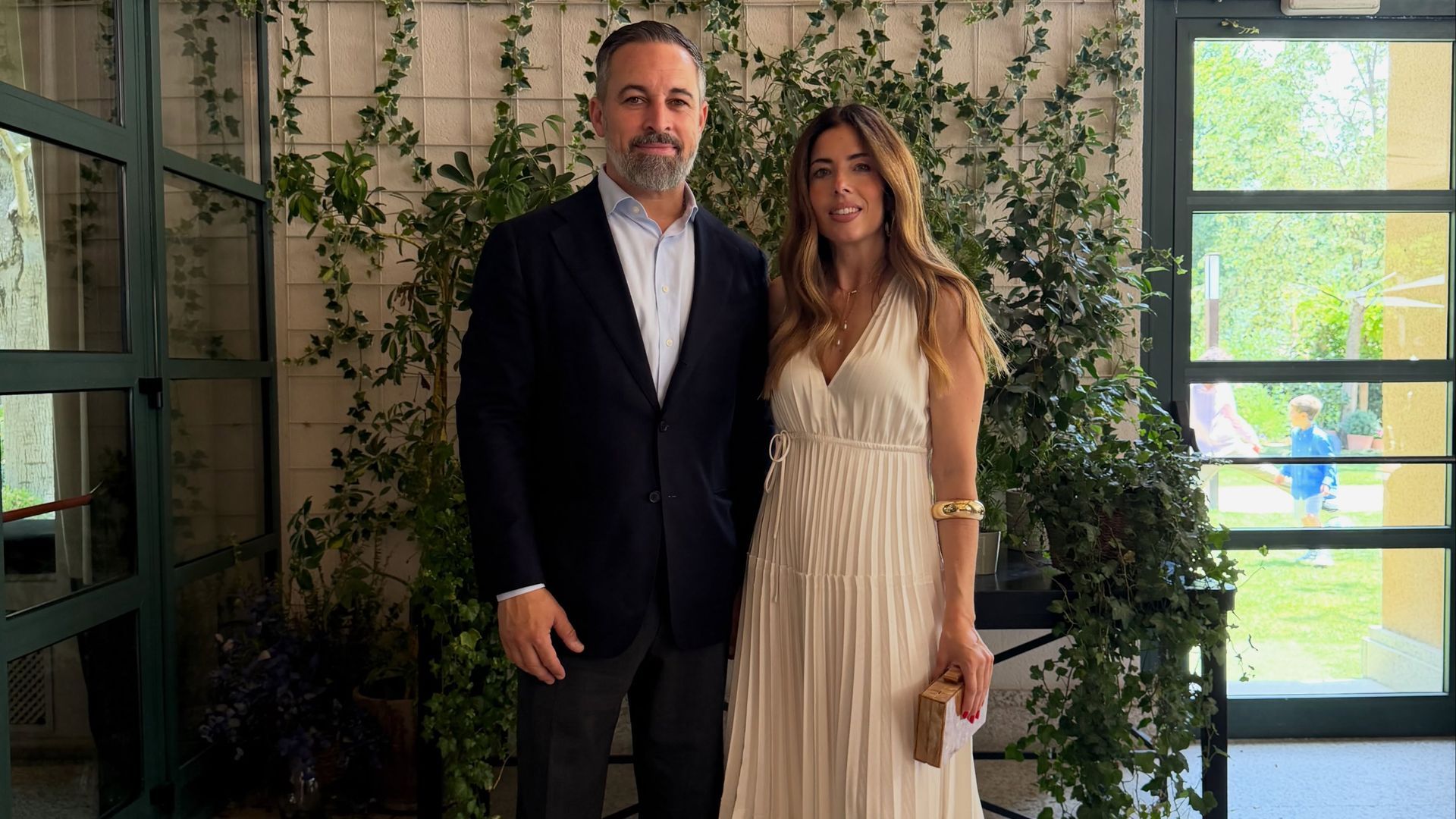 Santiago Abascal y su mujer, Lidia Bedman, tienen tres hijos en común Santiago Abascal y su mujer, Lidia Bedman, tienen tres hijos en común