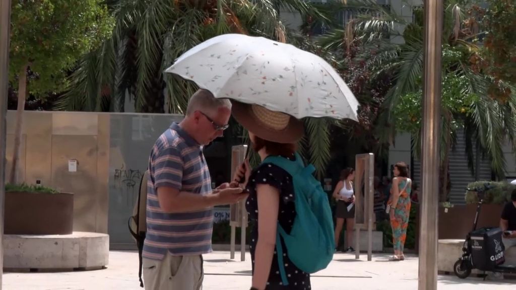 El calor extremo cambia la forma de visitar Valencia: "El típico tour por el centro ya no se hace, buscan museos con aire"