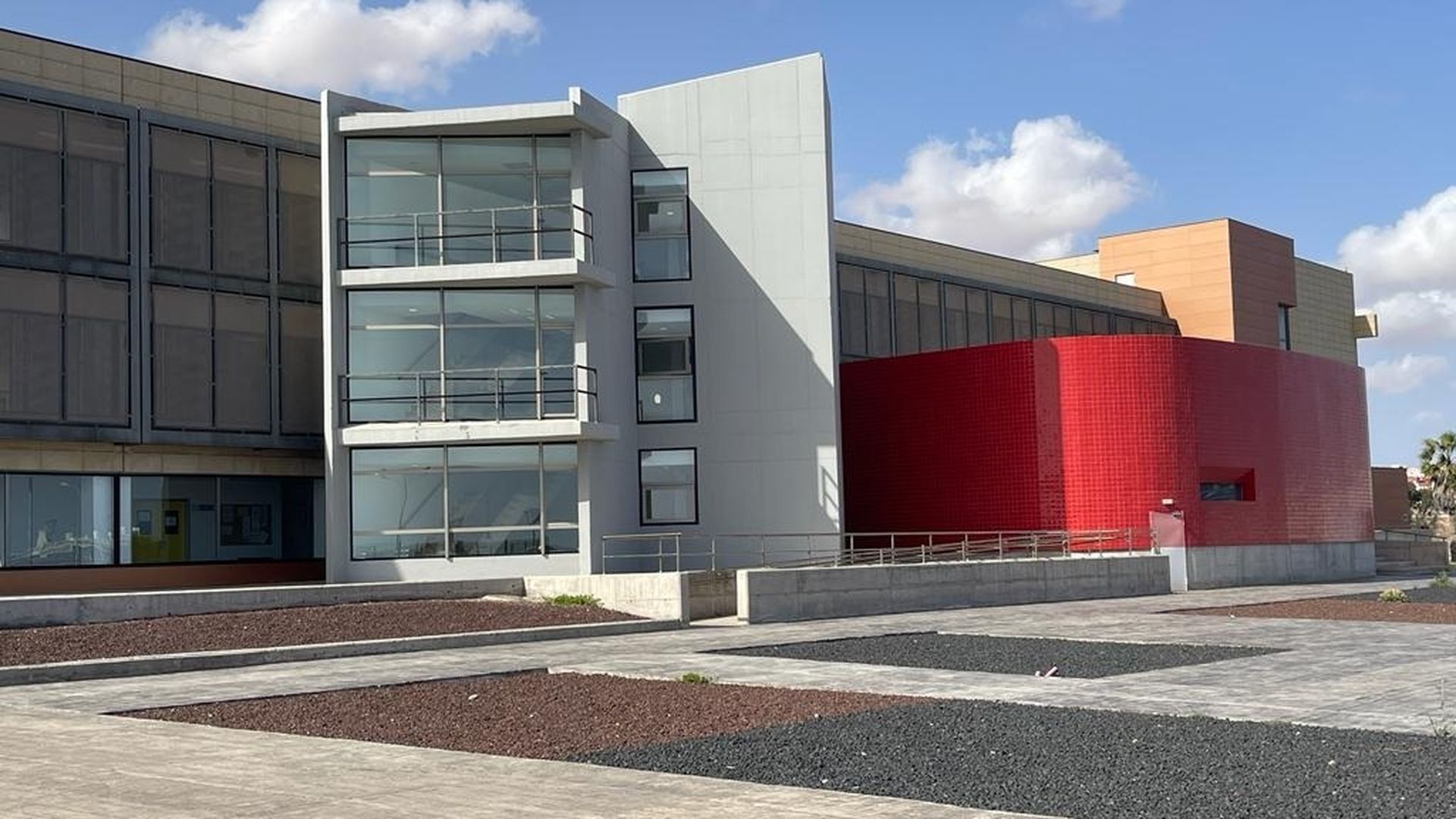 Abren diligencias por homicidio imprudente al padre del bebé muerto por un golpe de calor en Fuerteventura tras olvidarlo en el coche Abren diligencias por homicidio imprudente al padre del bebé muerto por un golpe de calor en Fuerteventura tras olvidarlo en el coche