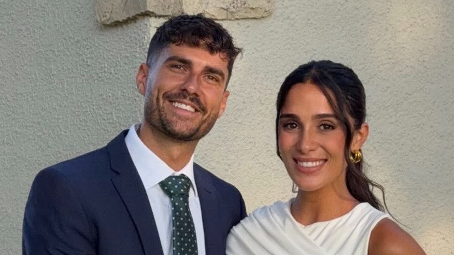 Claudia Martínez enseña emocionada la cara de su hija Valentina Claudia Martínez enseña emocionada la cara de su hija Valentina