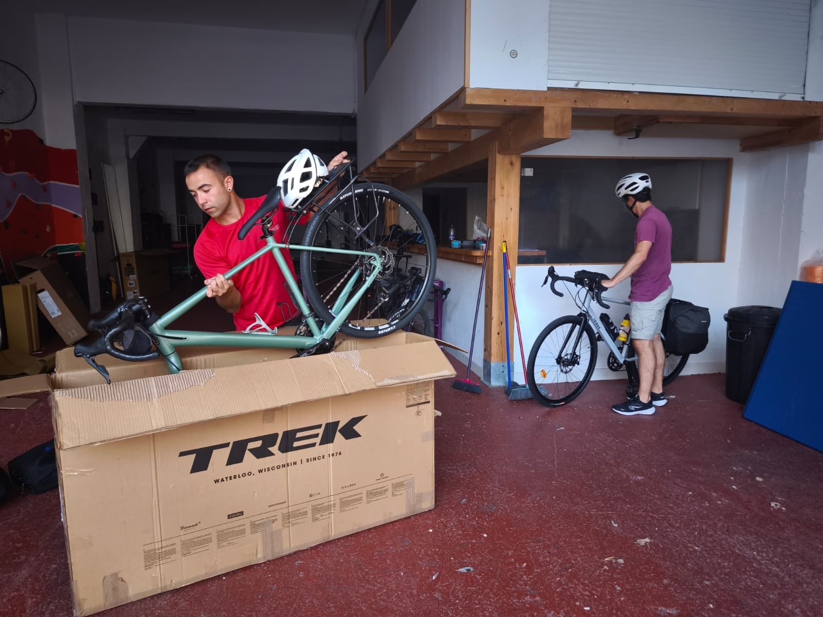 El 3 de agosto viajan en avión con sus bicis de Bilbao a Budapest, donde arrancará su aventura