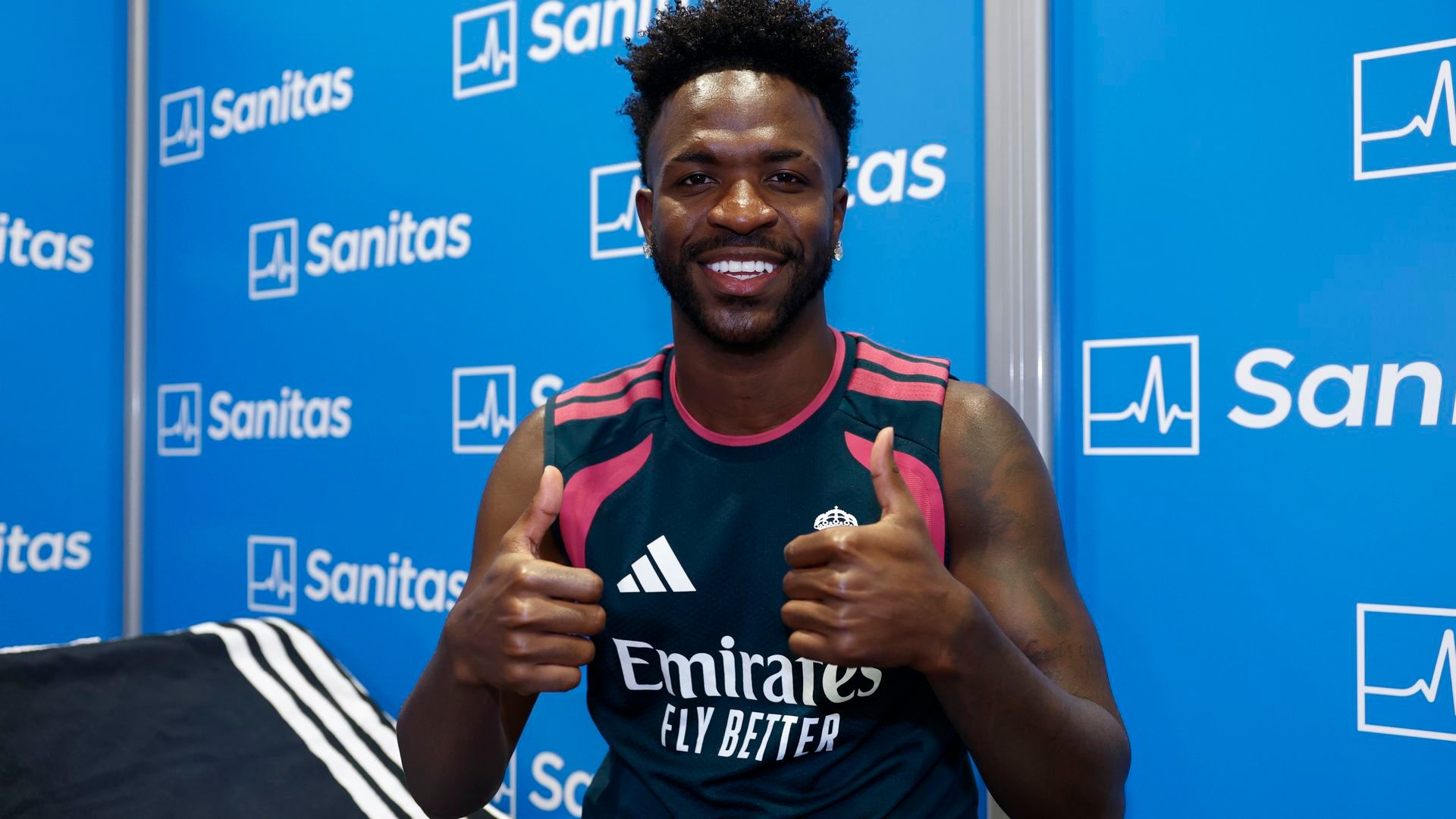 El nuevo aspecto de Vinicius Jr. tras someterse a una mentoplastia