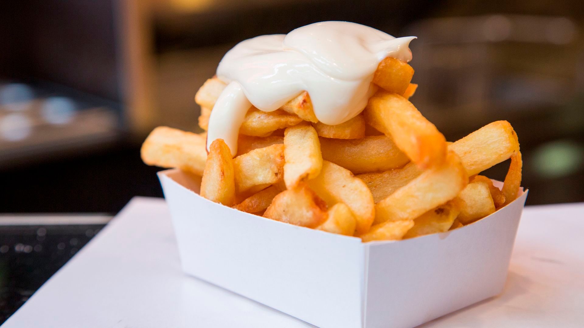 Frites con mayonesa