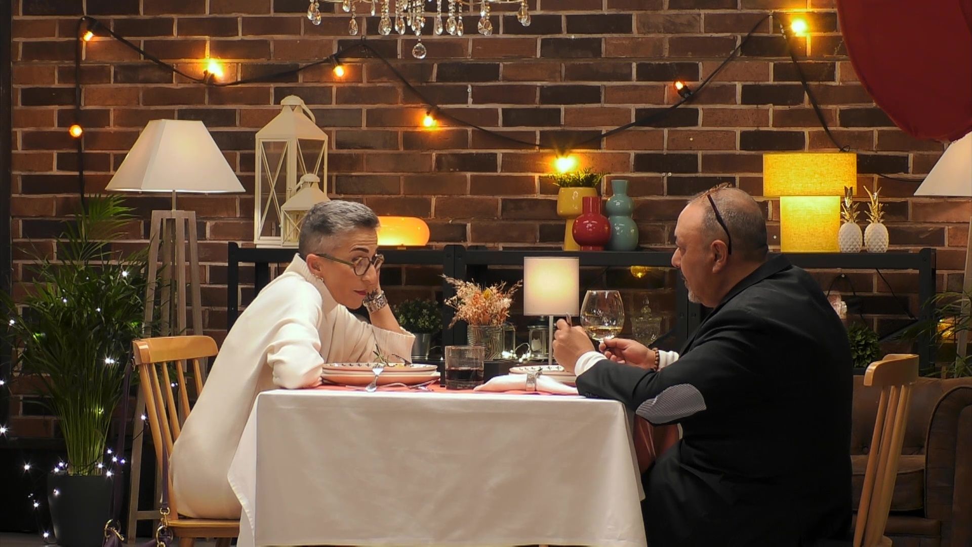 La aventura de una soltera de ‘First Dates’ dando abrazos gratis: “Eso es amor"
