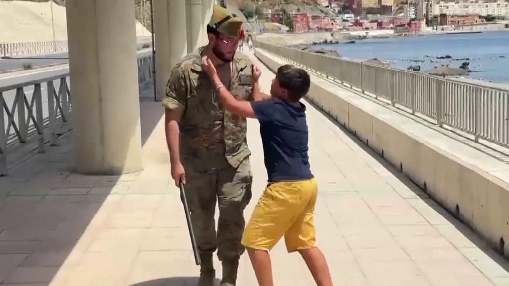 La súplica desesperada de un niño de 12 años a un legionario en Ceuta para que no le devolviera a Marruecos